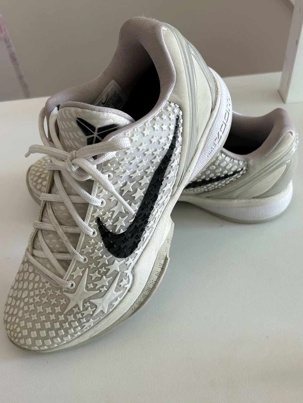 Nike Men’s White and Black Star-Pattern Training Shoes